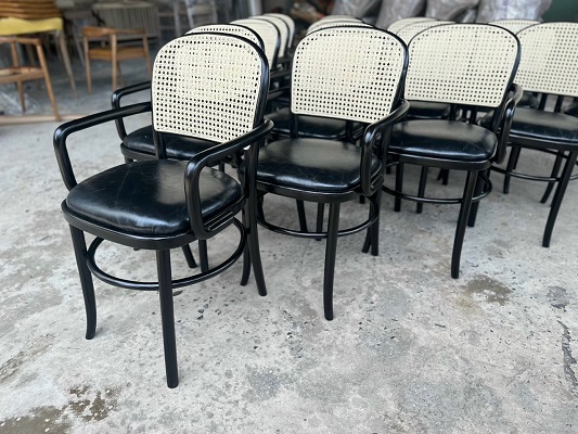 Ghế gỗ cafe Thonet 811 có tay tựa mây