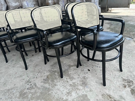 Ghế gỗ cafe Thonet 811 có tay tựa mây