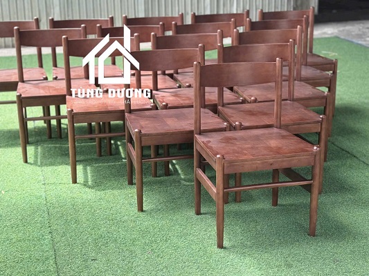 là một sản phẩm nội thất được thiết kế theo phong cách vintage, sang trọng và đẳng cấp. Sản phẩm này được làm từ chất liệu gỗ tần bì cao cấp và được sơn PU tạo ra một lớp bảo vệ chắc chắn. Mặt ngồi được đan dây cói tinh tế, tạo cảm giác thoải mái và ấm áp khi sử dụng.